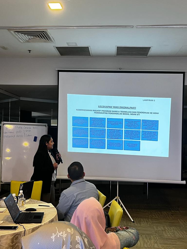 Sesi Pembentangan Kumpulan (1)