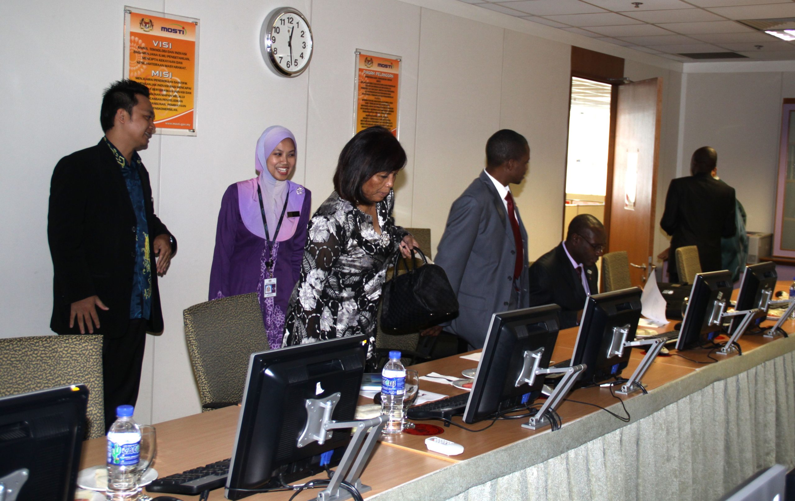Delegation Visit From Uganda 9th June 2011 Mastic 02
